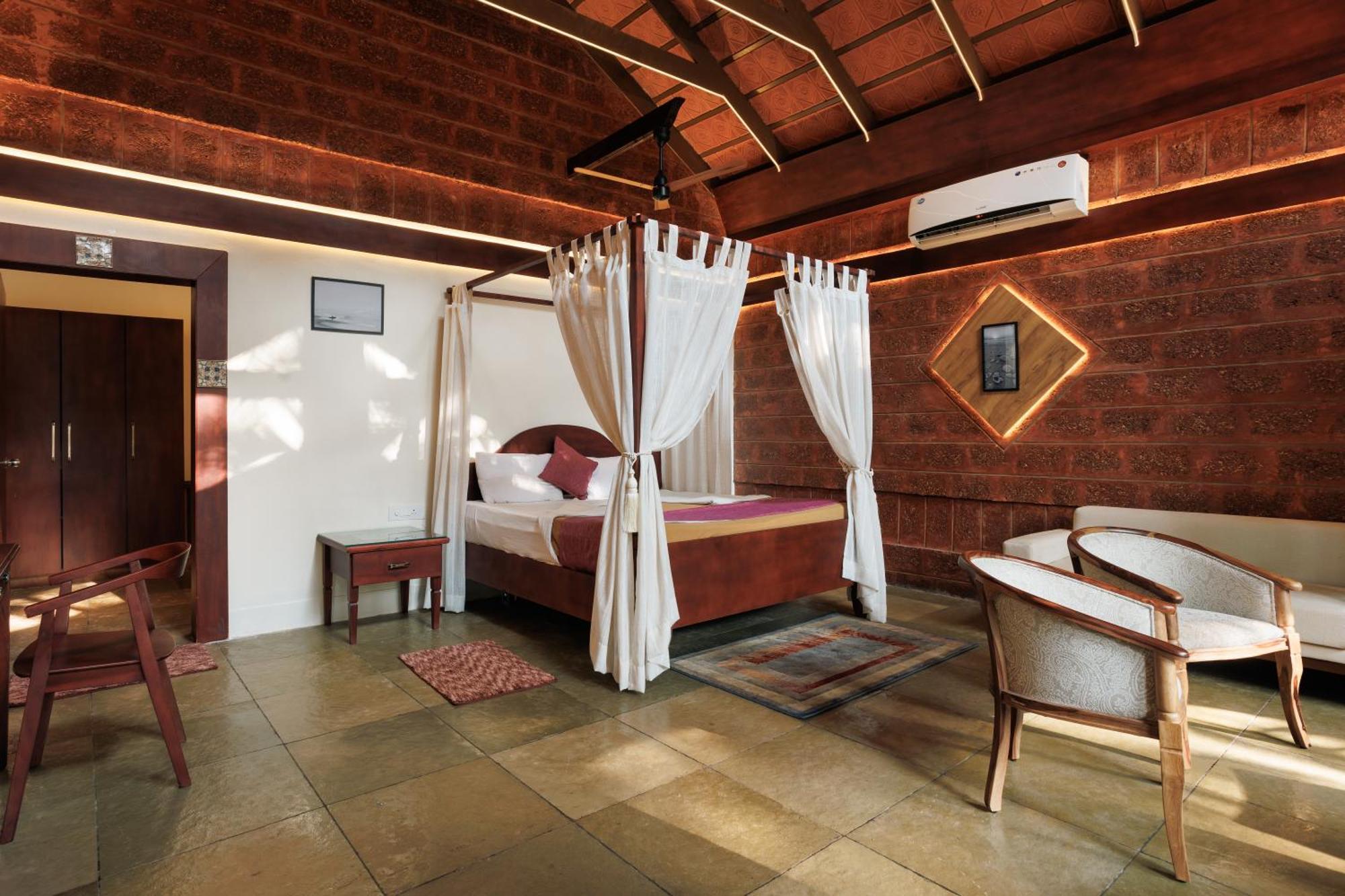 Sai Vishram Beach Resort Bainduru Buitenkant foto