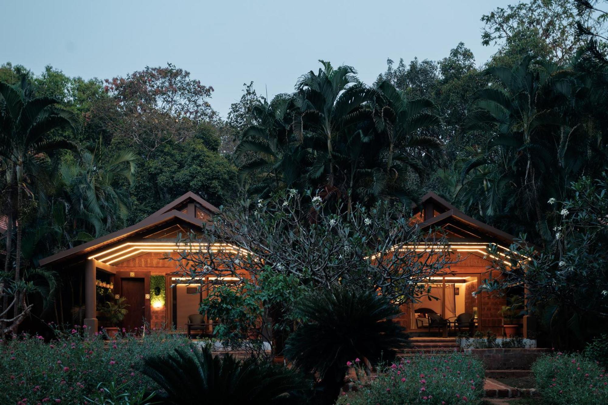 Sai Vishram Beach Resort Bainduru Buitenkant foto