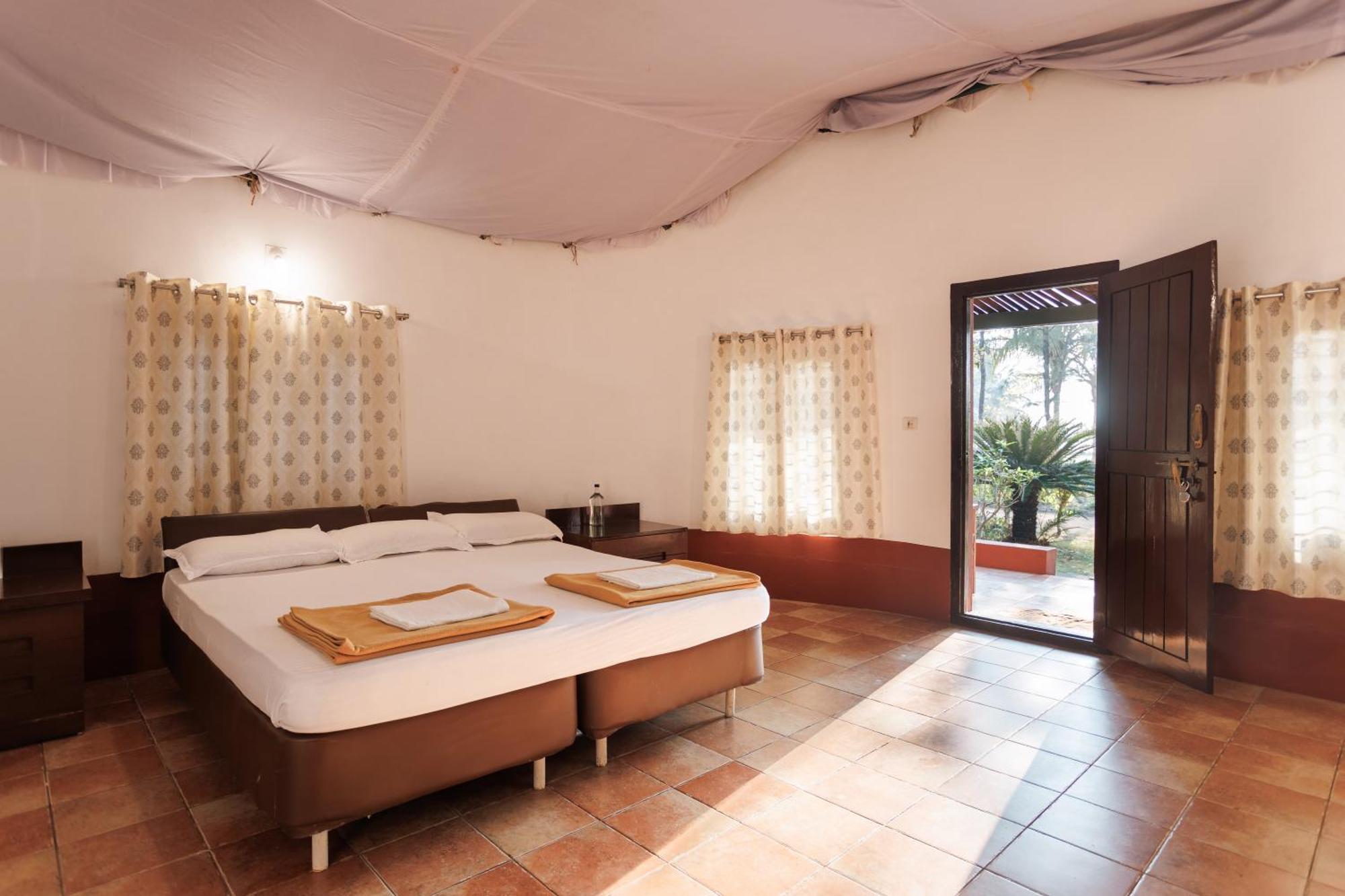 Sai Vishram Beach Resort Bainduru Buitenkant foto
