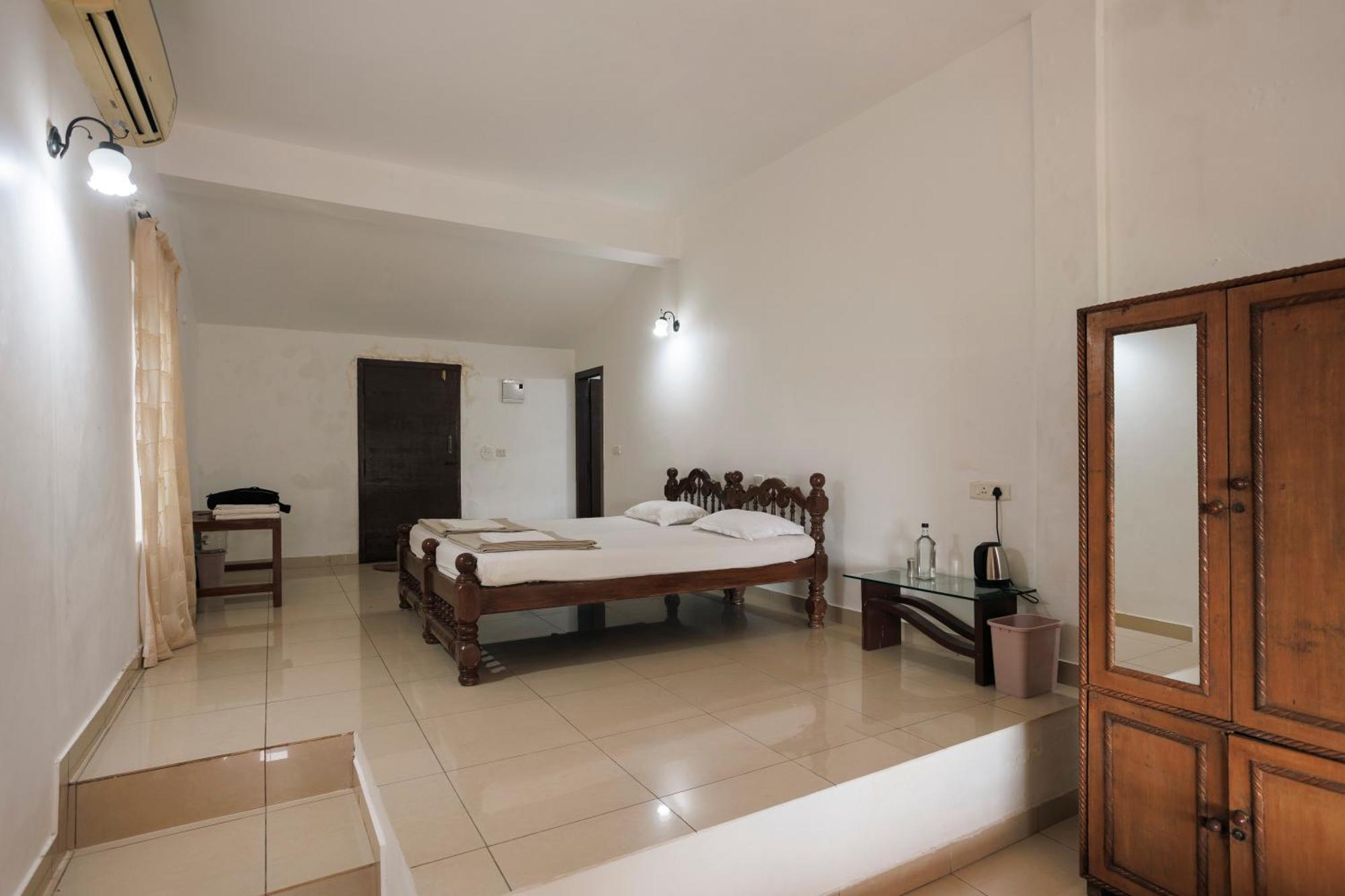 Sai Vishram Beach Resort Bainduru Buitenkant foto