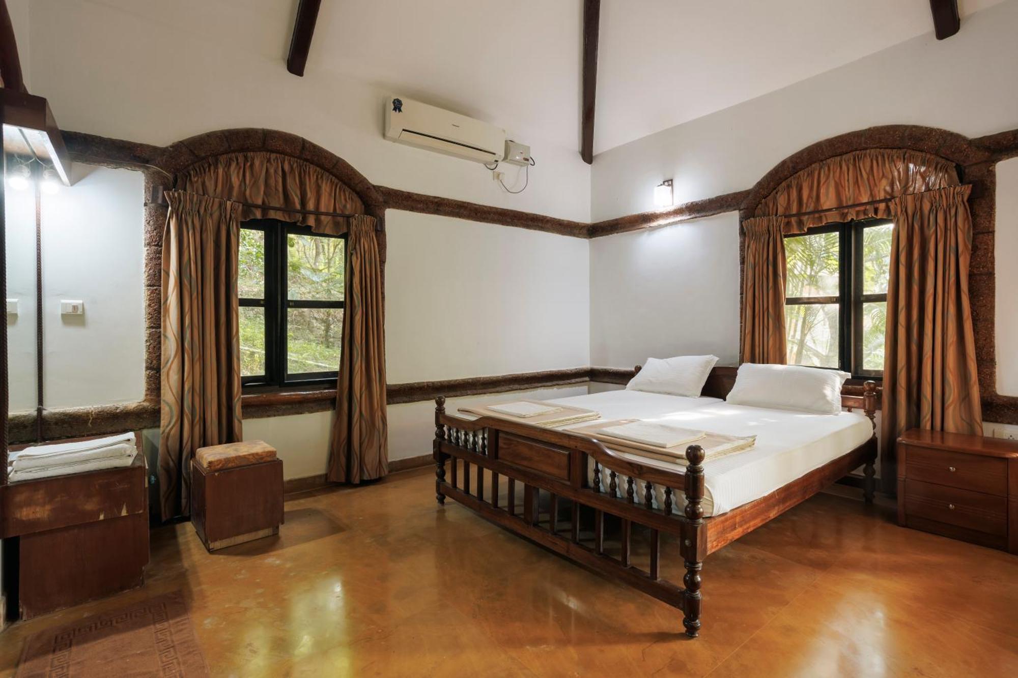 Sai Vishram Beach Resort Bainduru Buitenkant foto
